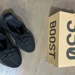 Yeezy boost 350 black with red sneaker in good condition with box men’s size 4
